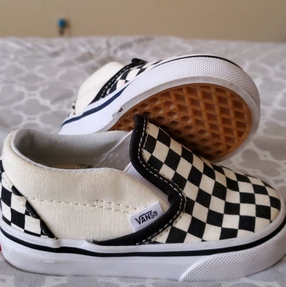 VANS - Picture 1 of 3
